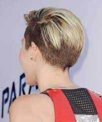 20 awesome stacked bob cut models for 2020. Check Out Miley S Transparent Manicure And Her Huge Engagement Ring Cheveux Courts Idees Cheveux Courts Cheveux A La Garconne