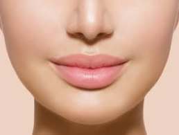 PermaLip: augmentation des lèvres avec implant silicone pour un prix de 840  euros