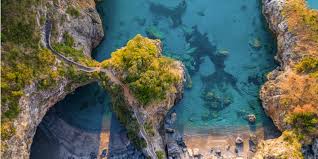 Spiaggia dell'Arcomagno a San Nicola Arcella: la più bella della Calabria -  Idee di viaggio - The Wom Travel