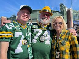 emeril tailgates features packers fan