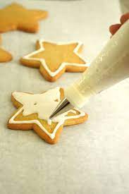 Beautiful cookies without special ingredients, equipment, or raw eggs and can be customized for any holiday or decor. Easy Cookie Icing Dessarts