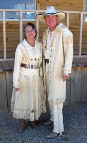 When the craft of braintanning was revived from a nearly lost art, most early braintanners looked to the mountain men and native americans for traditional buckskin. Men S Buckskin Ensembles