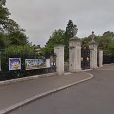 elizabeth gate kew gardens in london