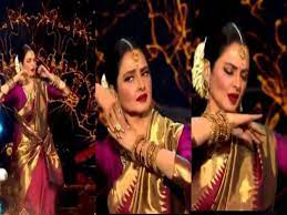 On The Stage Of Indian Idol 12, When Rekha Danced On Nigahe Milane Ko Ji  Chahta Hei Song | Indian Idol 12 के स्टेज पर जब सदाबहार एक्ट्रेस रेखा ने  अपने कदम