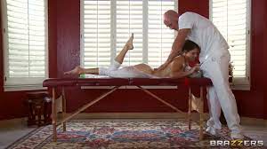 Brazzers - dirty masseur - jenni lee and johnny sins - stretch pants and  pulling groins - Sunporno.me