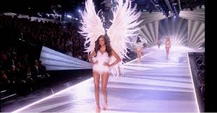 Ангелы Victoria's Secret впервые не выйдут на подиум из-за моделей  плюс-сайз - Новости Мойка78