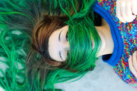Many different colors seem to be the popular trend these days. Blonde Hair Gone Green Sos Be Sparkling