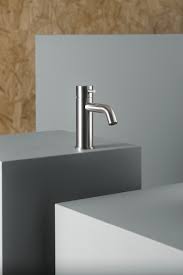 Our new absinthe filtration faucets bring inspired elegance to the kitchen. Quadro Design