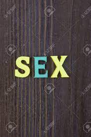 暗い背景に色とりどりの文字で書かれたsexという言葉の写真素材・画像素材 Image 158973367