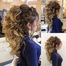 Владелицам роскошных длинных волос стоит обратить внимание на нашу актуальную подборку свадебных причесок. Luchshie Svadebnye Pricheski 2021 61 Foto