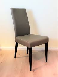 Set 4 stühle stuhl wiederverschließbare buchen buchenholz violett salve raum. Diverso Stuhl Der Flexible Stuhl Den Es In Vielen Ausfuhrungen Gibt Vierfuss Freischwinger Kreuzgestell Eiche Buche Nussbaum Edelstahl Auch Als Sessel Moglich Vinkelau Massivholzmobel
