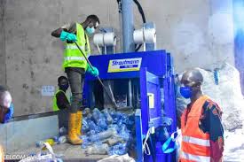 Les prix sont répartis selon les « communes et quartiers» de la ville de kinshasa. Recyclage Des Bouteilles En Plastique A Kinshasa Gentiny Ngobila Visite Les Usines De La Societe Ok Plast Politico Cd