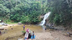 From there it cascades down to the botanical gardens waterfall , from which it derives its name of air terjun. Tourism Pahang Air Terjun Lata Buntar Terletak Di Karak Facebook