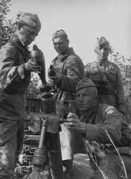 Soviet 82 mm mortar squad 2 | World War Photos