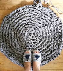 how to hand crochet a circular rug