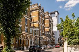 1 bed flat in airlie gardens