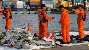 Resultado de imagen para Un avión con 189 personas a bordo se estrelló en el mar en Indonesia