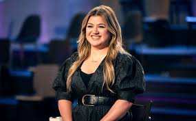 kelly clarkson is not concerned about