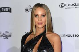 His contract with the yankees in 1999 was $118.5 million. Hannah Jeter Age Net Worth And Facts About Derek Jeter S Wife