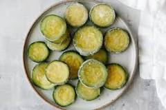 What is the best way to freeze fresh zucchini?