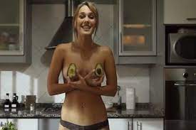 Jenn, Argentina's naked (or at least topless) YouTube chef, generates  serious heat in the kitchen - oregonlive.com