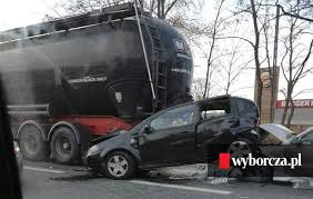 Kierowca samochodu dostawczego miał najechać na tył ciężarówki. Wypadek Na Dk86 W Katowicach Duzy Korek W Kierunku Tychow