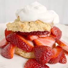 strawberry shortcake with crunchy drop