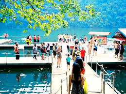 Waktu hujung minggu & cuti sekolah memang sesak. 15 Tempat Dan Aktiviti Menarik Yang Perlu Anda Cuba Kalau Ke Pulau Langkawi Libur
