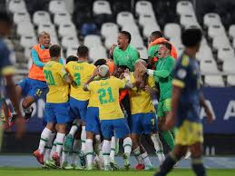 Philippe coutinho celebrates after scoring brazil's second goal against equador. F69hnnu Y1kv3m