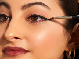 how to apply eyeliner on upturned eyes