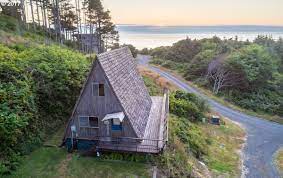 beach cabin hits the market in oregon