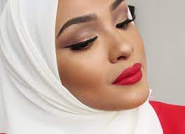 tips gunakan lipstik merah supaya wajah