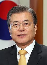 O presidente moon jae in convidou os artistas coreanos que recentemente performaram na coréia do norte para almoçar, em forma de agradecimento. Moon Jae In Wikiquote