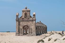 Dhanushkodi was a religious place, where thousands of people used to come through a railway bridge, connecting to the mainland of india. Dhanushkodi Where A Cyclone Ripped Apart An Entire South Indian Town Ststw