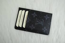 Louis vuitton does not offer a credit card services, but you can use your credit/debit cards to purchase their products in both stores and online. 100 Genuine Leather There Are Credit Card Holders On Both Sides Of The Product The Middle Section Has Louis Vuitton Coin Purse Mens Card Holder Louis Vuitton