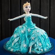 Fondant Elsa Doll Cake gambar png