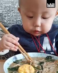 The technique involved in eating with both of these types is the same however, the sticks are both held in one hand to create a makeshift tongs, which is used to hold and insert food into the mouth. Ladbible Babies Using Chopsticks Flawlessly Facebook