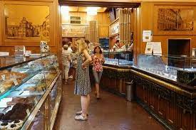 You can order plain flavors like pistachio, mango, and peanut or try any of their flavor blends such as bell pepper and wasabi. Best Ice Cream In Rome Bild Von Giolitti Rom Tripadvisor