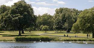 Hello to you travelers, this was a great day to walk around this hyde park here in the city of london. The History Of Hyde Park In 1 Minute