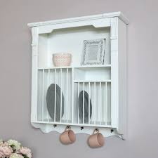 white wooden plate rack ipes es