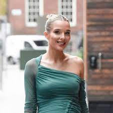 View the profiles of people named helen flanagan. Pregnant Helen Flanagan Oozes Elegance As She Shows Off Baby Bump In Tight Dress Mirror Online