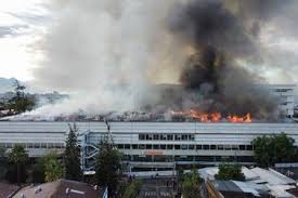 El fuego ha obligado a evacuar a numerosos pacientes, así como a personal del hospital. N2c Me6mx1iqrm