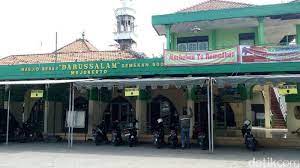 Suheri sendiri tidak terlalu sering pergi ke pemandian jolotundo. Masjid Darussalam 124 Tahun Saksi Sejarah Islam Di Mojokerto