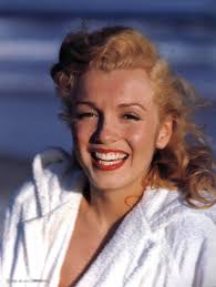 Wonderful Photos of Marilyn Monroe at Tobay Beach, Long Island in the  Summer of 1949 ~ Vintage Everyday