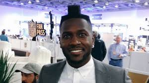 The curtain haircut is characterized by a long fringe parted in the middle or on the side. Antonio Brown Names His Haircut The Lego Cbs Pittsburgh