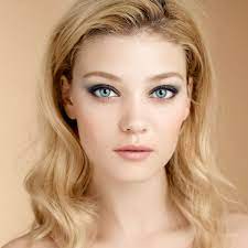 Those with blonde hair usually have fair or pale skin, so dark eyeshadow colors can be alternatively, showcase your grey eyes with smokey eyeshadow, such as silvery blue. Blonde Hair Eyeshadow For Grey Eyes And Blonde Hair