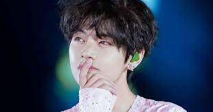 #bts #kimtaehyung #bulletproofgallery #btsvcutephotos #bg #btspicturesthis video introduce some best and selected pictures of kim taehyung bts.taetae cute ph. Bts V S Cute Hack For Covering Up His Blemish Boosts His Visual Even More Koreaboo