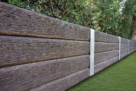 Contemporary Garden Retaining Wall With