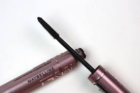 The wand is plastic and curved. Glam Shine Beautyblog Maybelline Lash Sensational Sky High Mascara Im Test Hype Wert