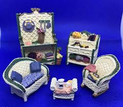 Victorian Memories Miniature Dollhouse
